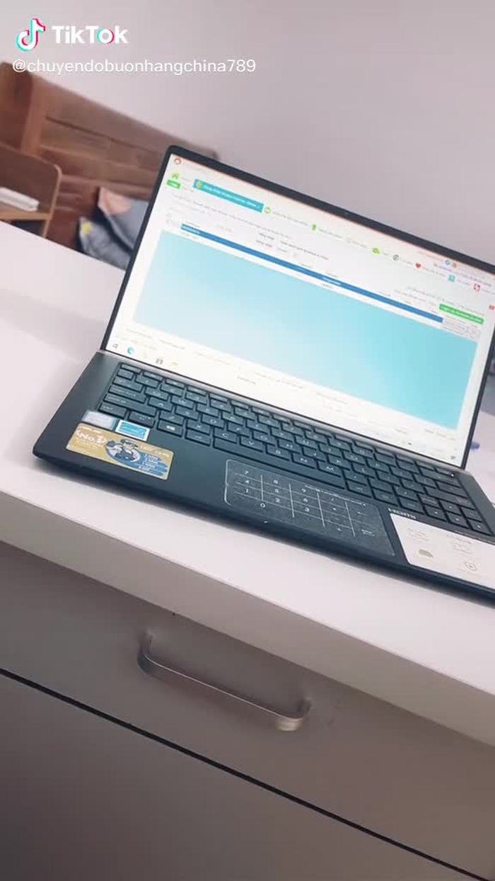 Nên lấy vk làm sale câc bạn ạ, như thế thì sẽ chẳng cần ghen với ai 🤣