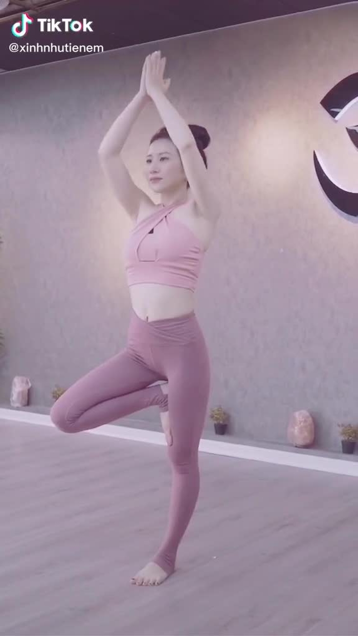 #gaixinh #yoga #fypシ