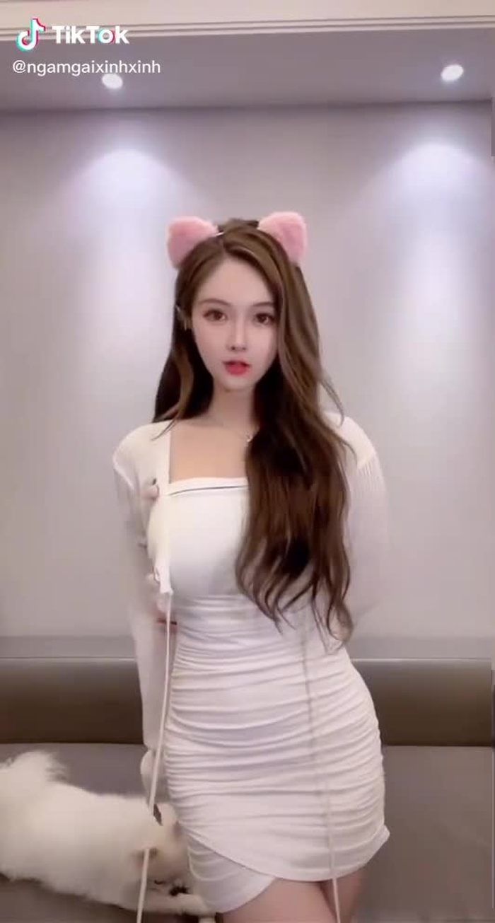 #gaixinh #TikTokFashUP ai quẩy vs em không nè