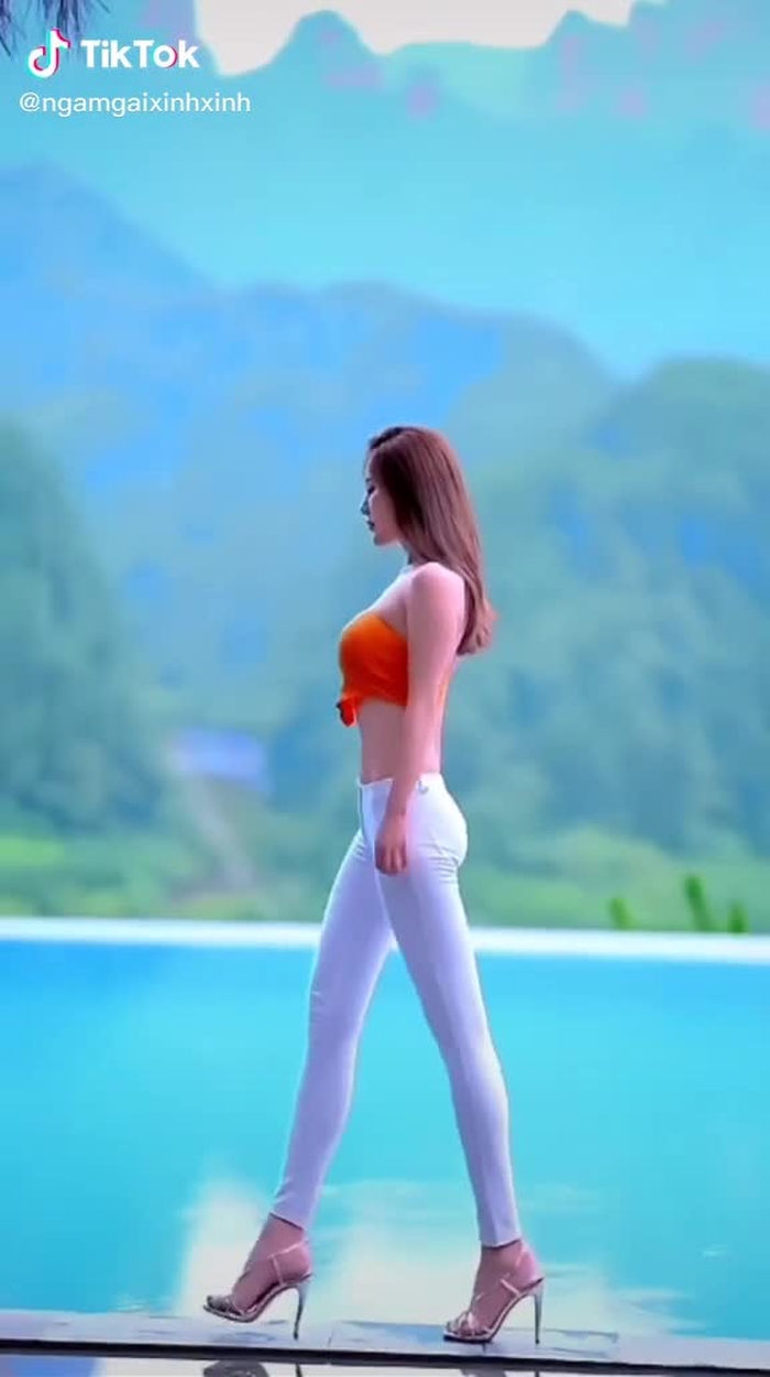 #gaixinh #LucMoiYeu #CamHungRetro Đi dạo cùng em