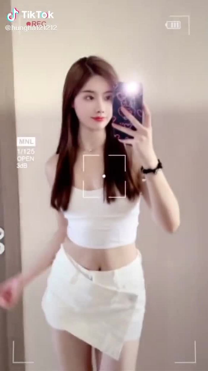 Đu đưa theo điệu nhạc lạc vào trái tim anh#gái_đẹp #gáixinh #gái #gáidep #gáixinhtiktok 1