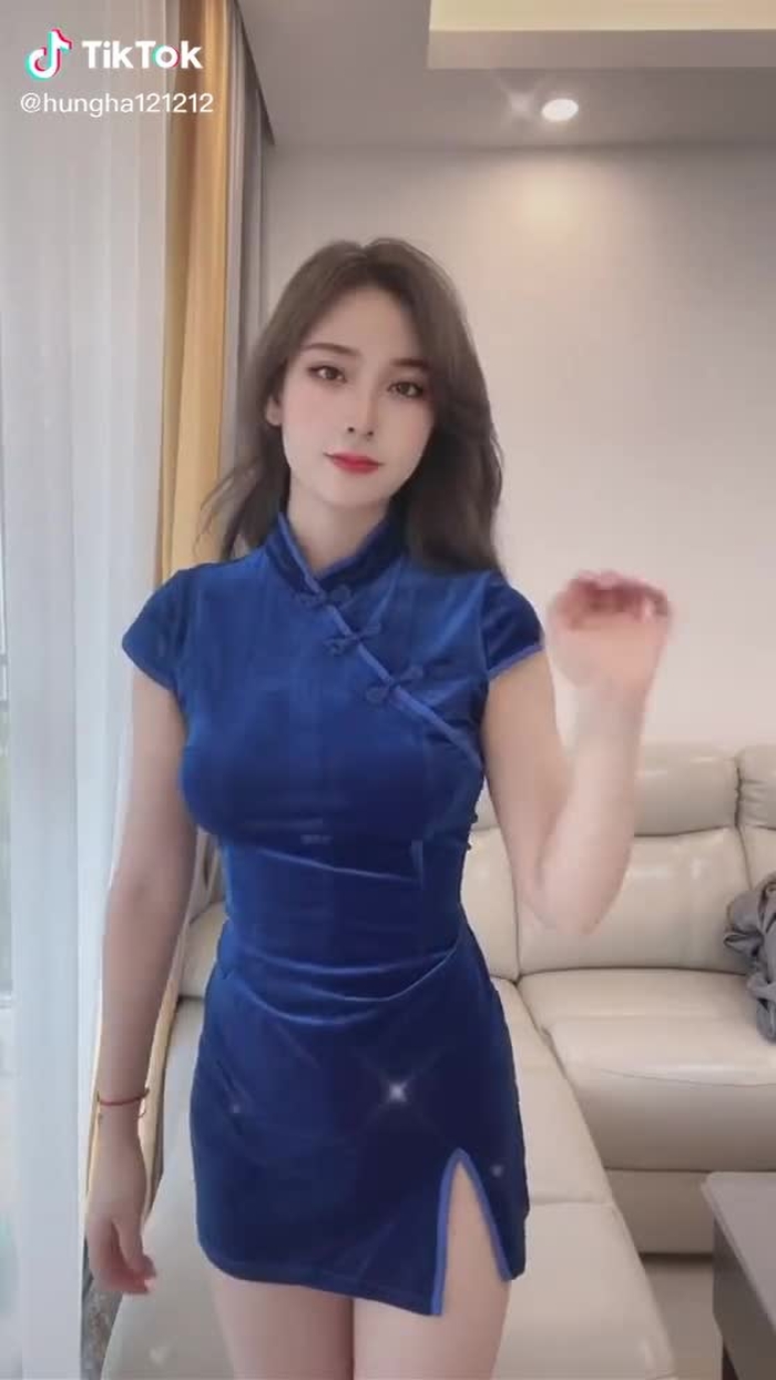 Đu đưa theo điệu nhạc lạc vào trái tim anh#gái_đẹp #gáixinh #gái #gáidep #gáixinhtiktok 5
