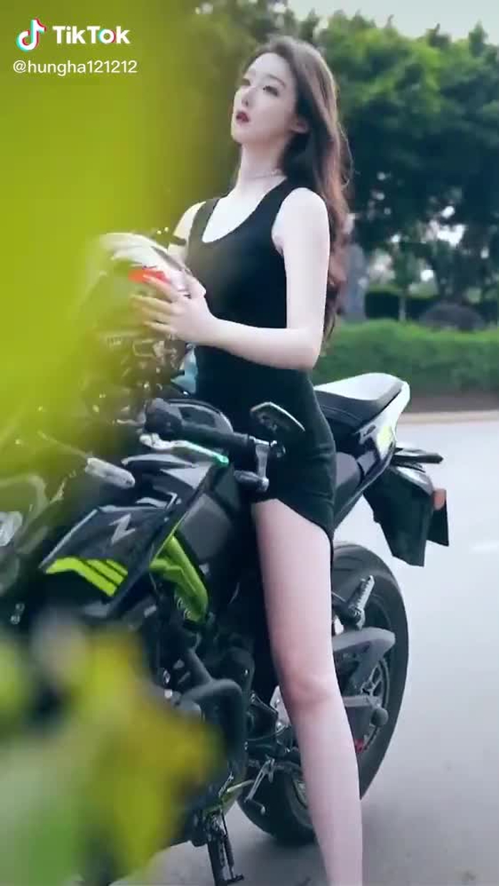 Nếu không chê em nghèo thì lên xe em đèo#gái_đẹp #gáixinh #gái #gáidep #gáixinhtiktok