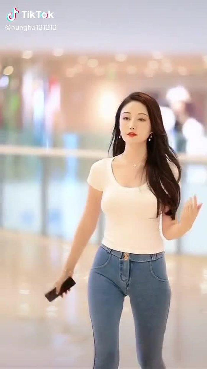 Anh đang nhìn em đấy à ?#gái_đẹp #gáixinh #gái #gáixinhtiktok #gáidep