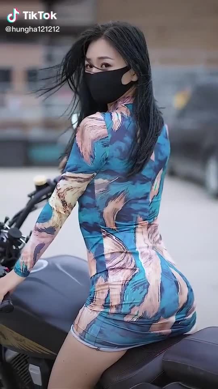 Nếu không chê em nghèo thì lên xe em đèo#gái_đẹp #gáixinh #gáidep #gáixinhtiktok #gái