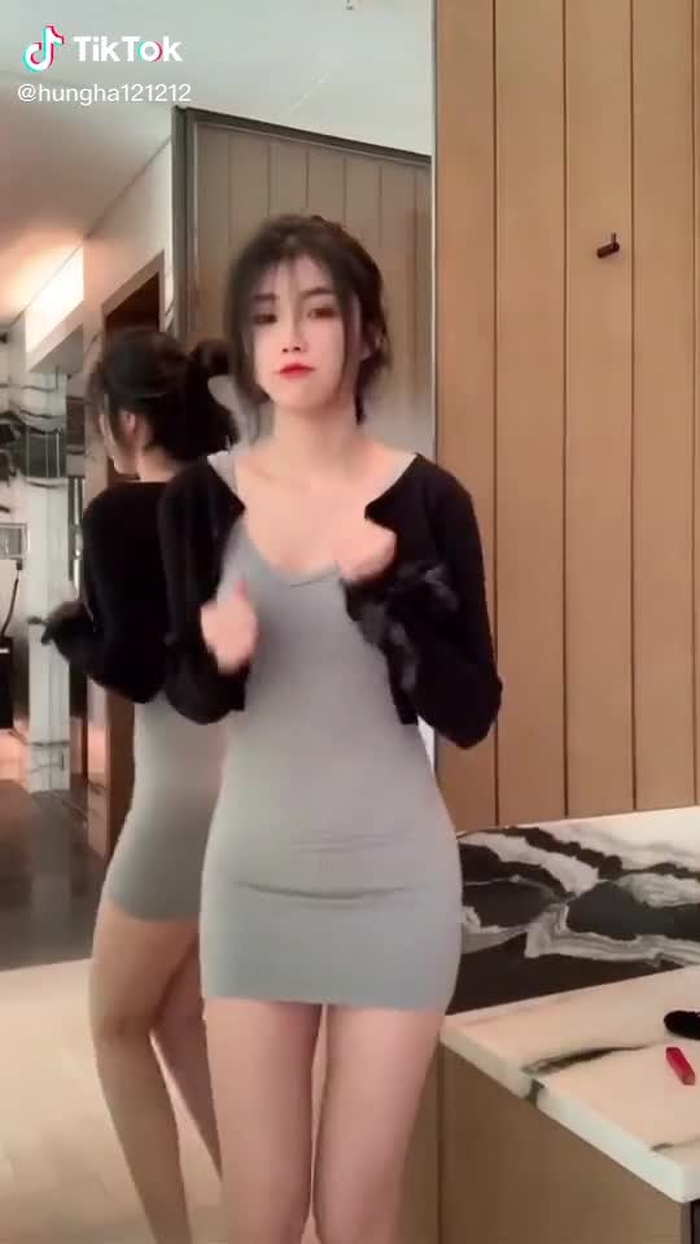 Đu đưa theo điệu nhạc lạc vào trái tim anh#gái_đẹp #gáixinh #gáidep #gáixinhtiktok #gái 1