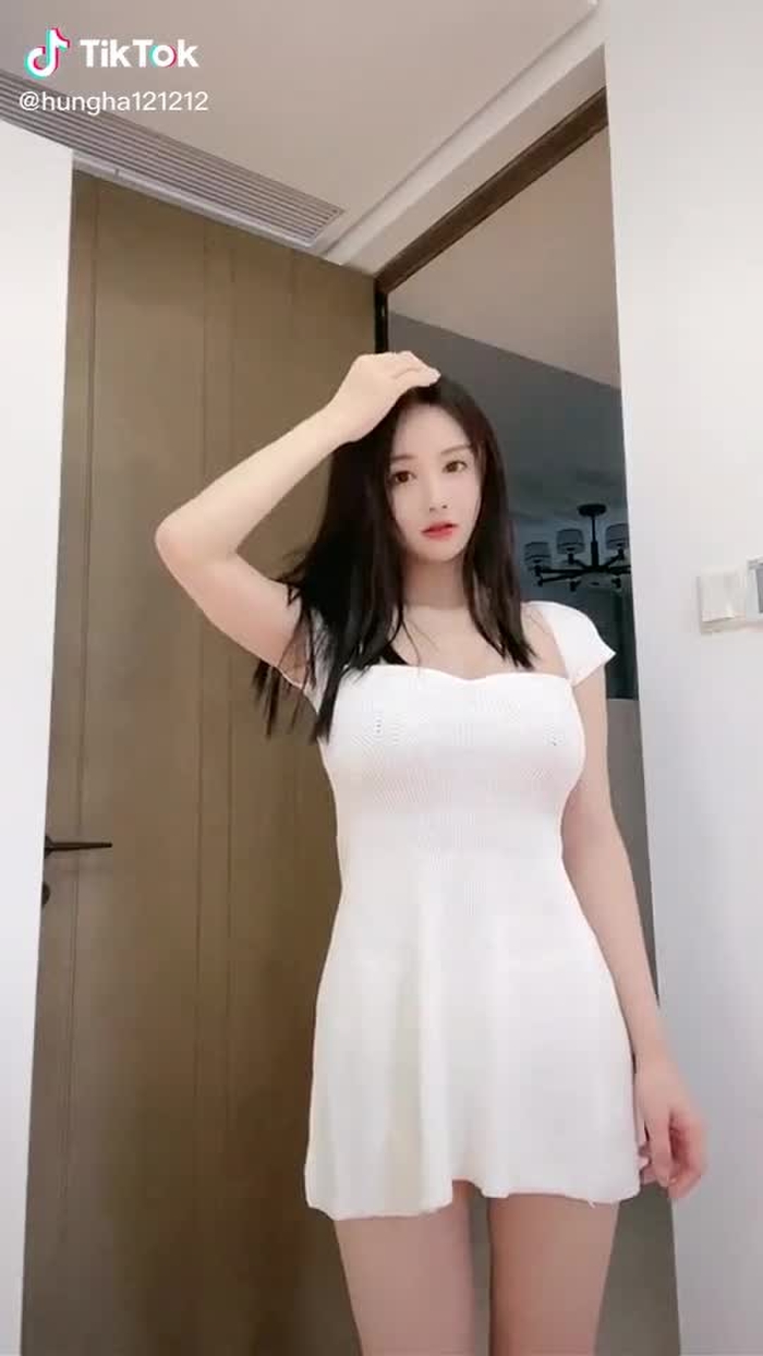 Đu đưa theo điệu nhạc lạc vào trái tim anh#gái_đẹp #gáixinh #gáidep #gáixinhtiktok #gái 2