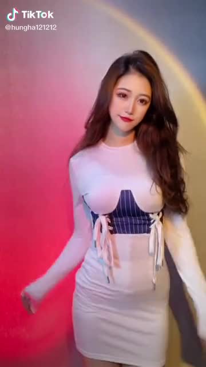 Đu đưa theo điệu nhạc lạc vào trái tim anh#gáixinh #gái_đẹp #gái #gáixinhtiktok #gáidep