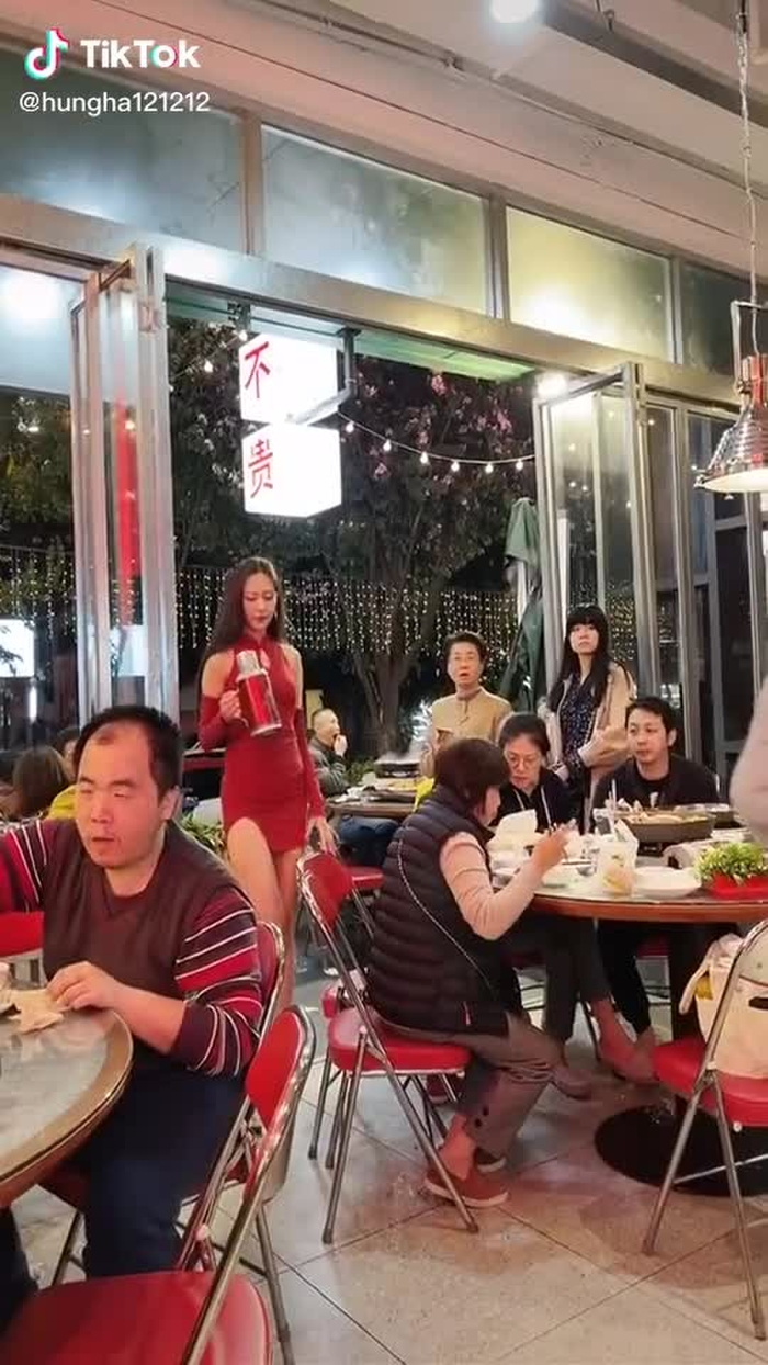 Sự xuất hiện bất ngờ làm bao anh điêu đứng#gáixinh #gái #gái_đẹp #gáixinhtiktok #gáidep