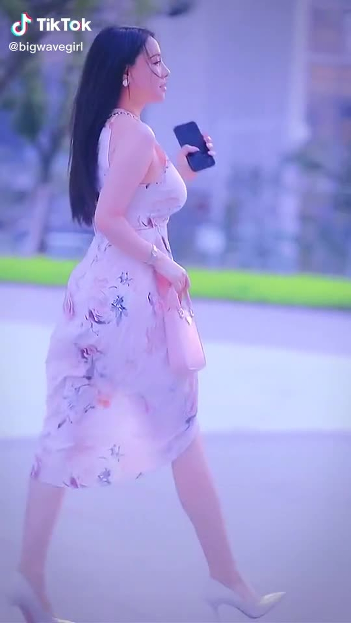 If you see me on the street, I must be the most attractive woman🤪#beautiful #Sexy #foyou