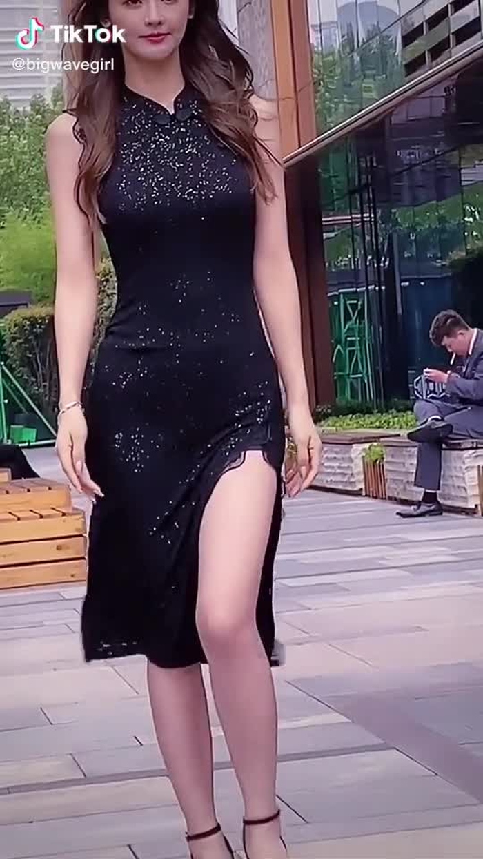 Isn't she very lady#cheongsam #Sexy #foryou