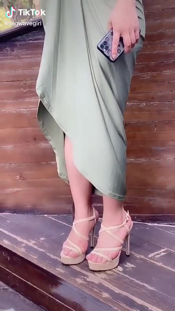 user4912638027723 (@bigwavegirl) on TikTok 32