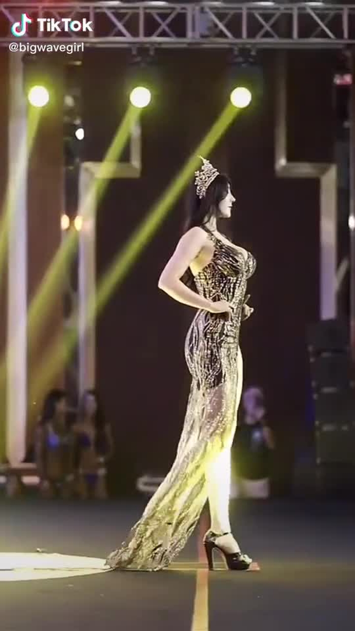 user4912638027723 (@bigwavegirl) on TikTok 49