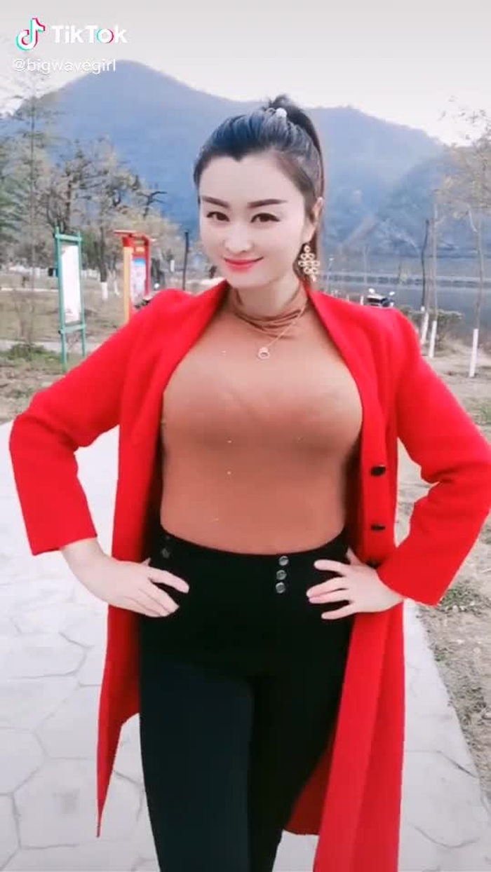user4912638027723 (@bigwavegirl) on TikTok 98