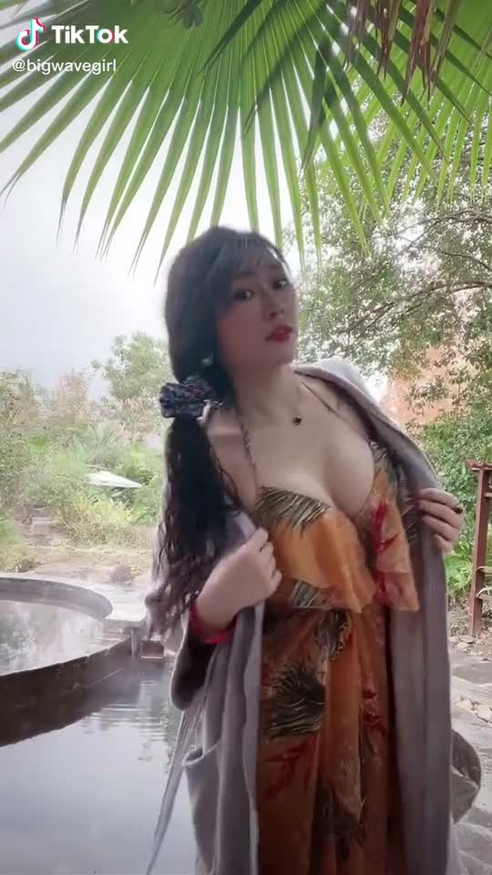 user4912638027723 (@bigwavegirl) on TikTok 99