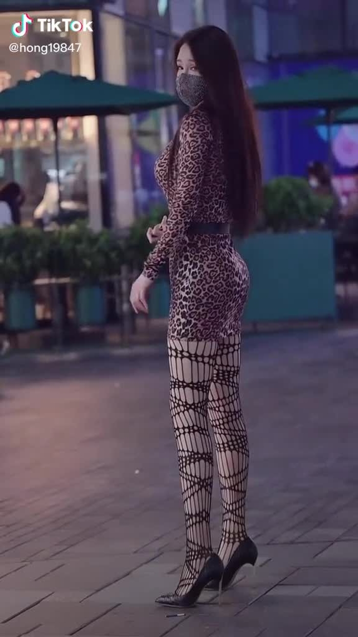 附近有野兽出没#biutifullgrils #chinesegirl #おすすめ #街拍时尚