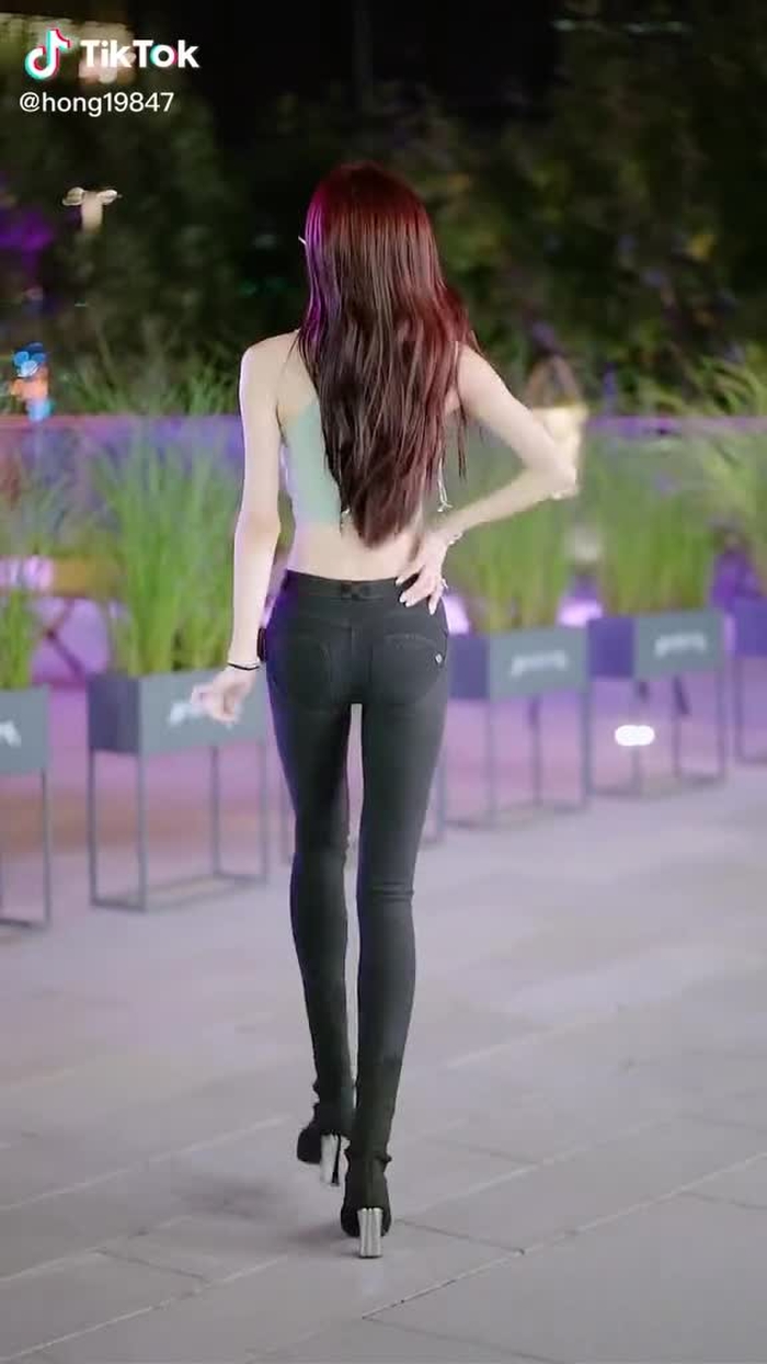 扭一扭身材好#biutifullgrils #chinesegirl #おすすめ #大长细腿
