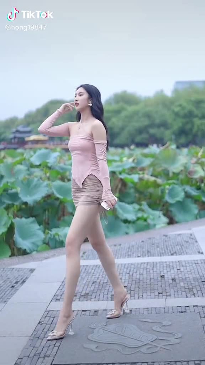 约吗#biutifullgrils #chinesegirl #おすすめ #大长细腿 #街拍时尚 4
