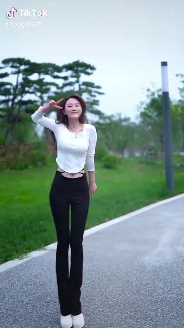跳舞跳的真抖#chinesegirl #biutifullgrils #大长细腿 #美人が来た