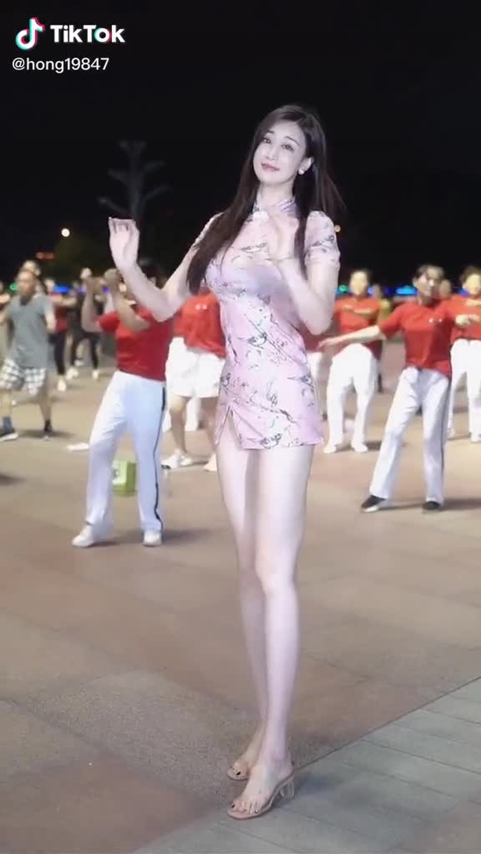 最佳广场舞女郎#biutifullgrils #chinesegirl #大长细腿 #おすすめ