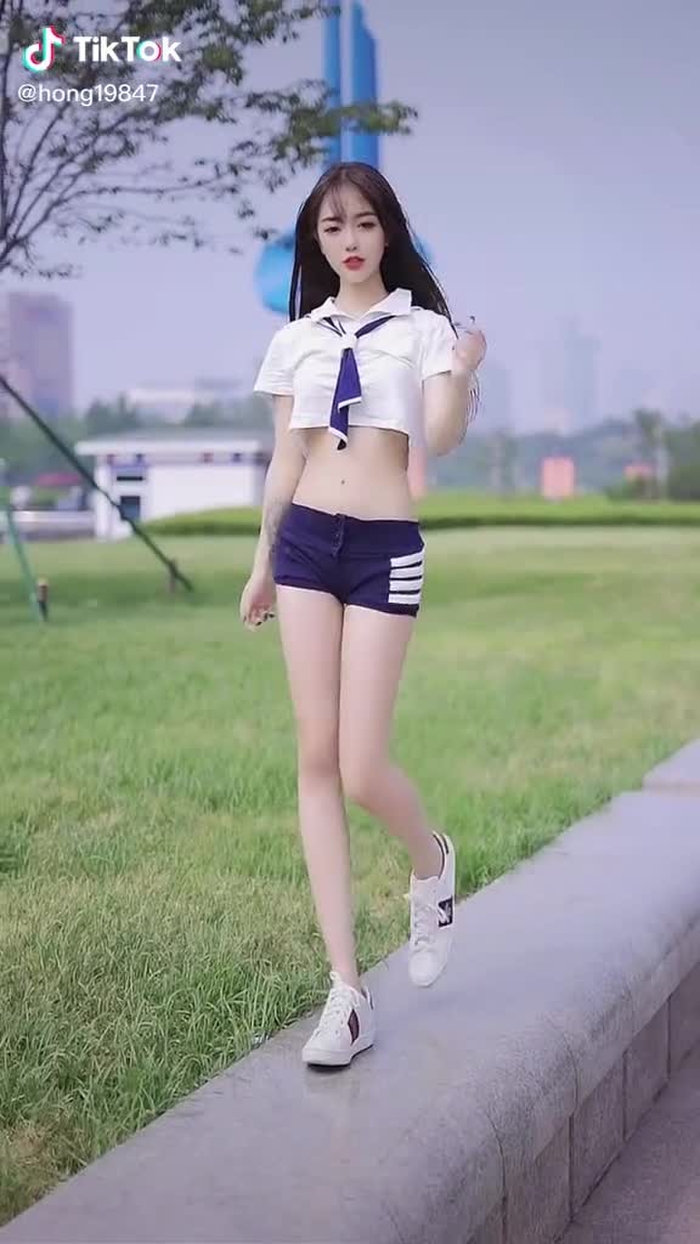 真情像草原一样广阔#おすすめ #chinesegirl #大长细腿 #可愛い