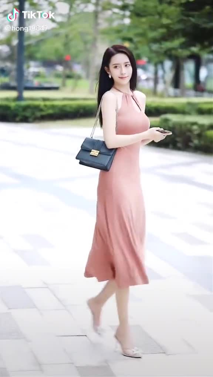 这包臀连衣裙也太有味了#可愛い #おすすめ #素敵 #chinesegirl #街拍时尚
