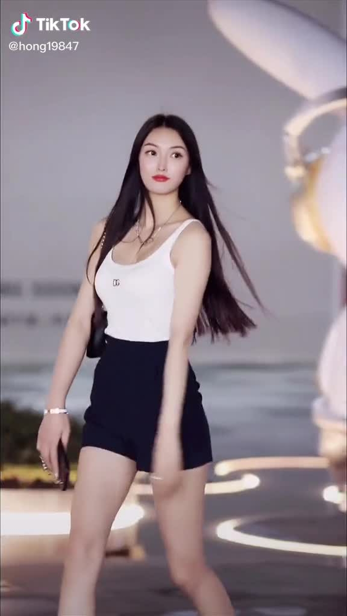 开始逛街了#chinesegirl #おすすめ #素敵 #大长细腿
