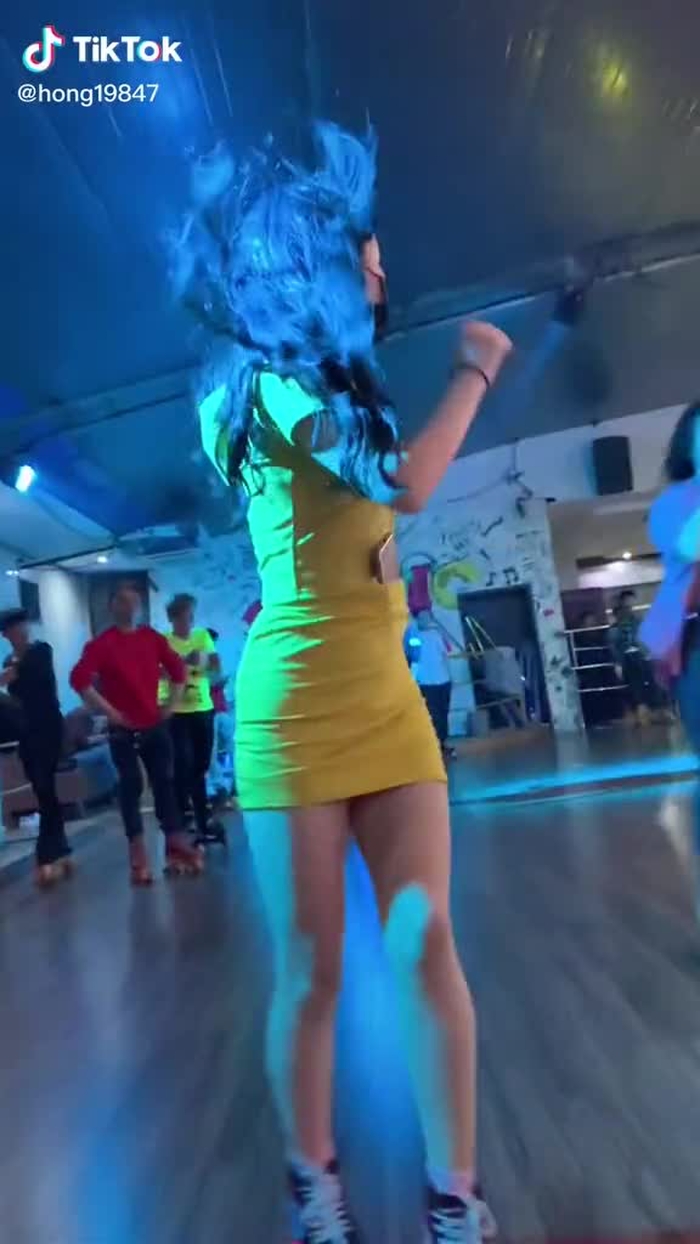 来和我一起滑冰⛸️吗？#chinesegirl #おすすめ #美腿很重要