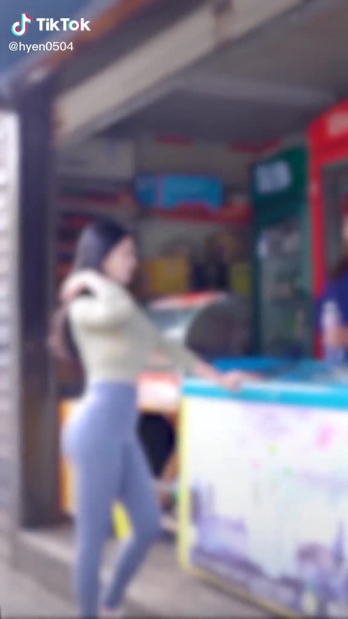 冬天要来了，想要一碗南瓜杏仁粥，不要瓜、不要杏、不要粥，那我要什么？#fypシ #chinesestreetfashion #gaixinh #streetstyle #chinastreetstyle #prettygirl #chinafashion #streetwear #style