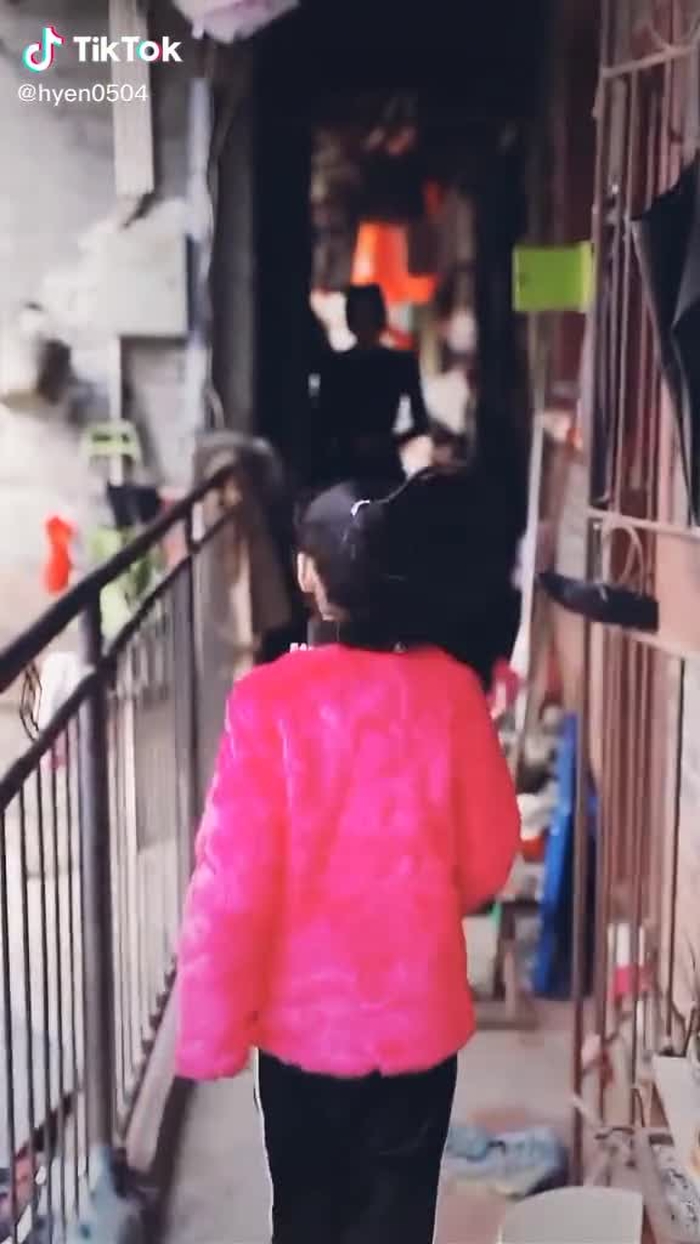 奶奶说，马尾越长和思念的人距离就越短，怪不得  #大长腿  #fypシ #旗袍 #chinesestreetfashion #chinastreetstyle #gaixinh #fashion #style #streetstyle #streetwear #chinafashion
