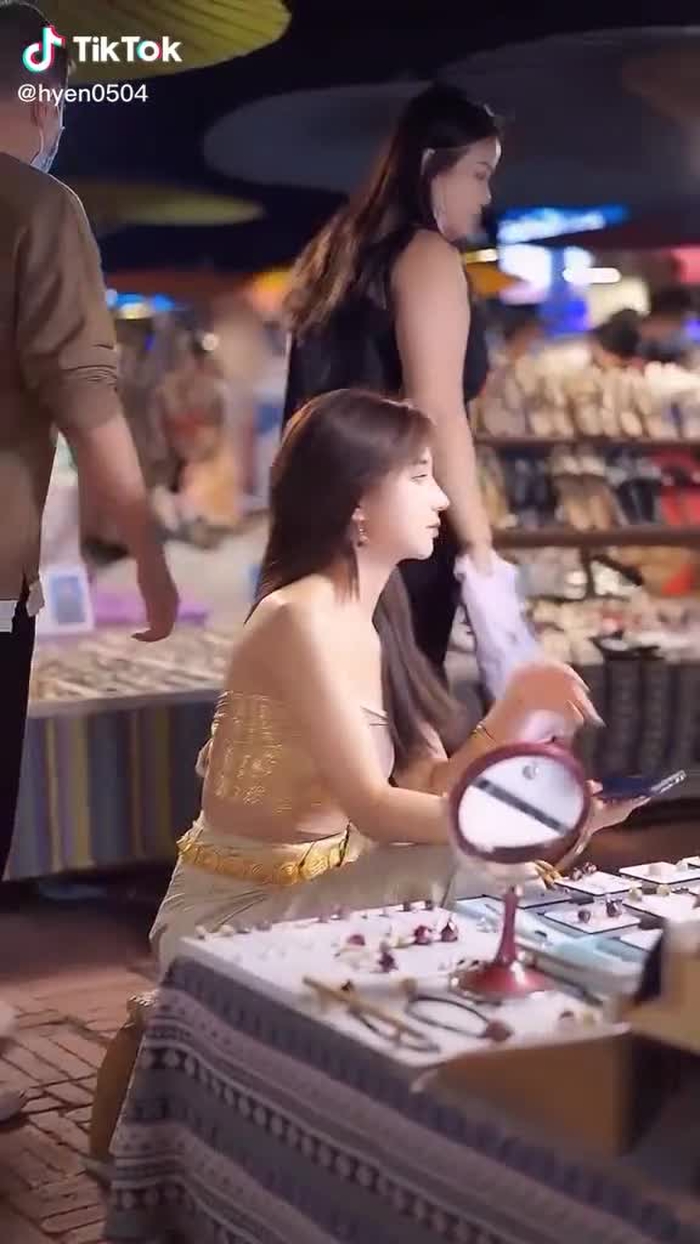 二选一来了 #fypシ #chinesestreetfashion #chinastreetstyle #chinafashion #gaixinh #prettygirl #streetwear #streetstyle #style #fashion
