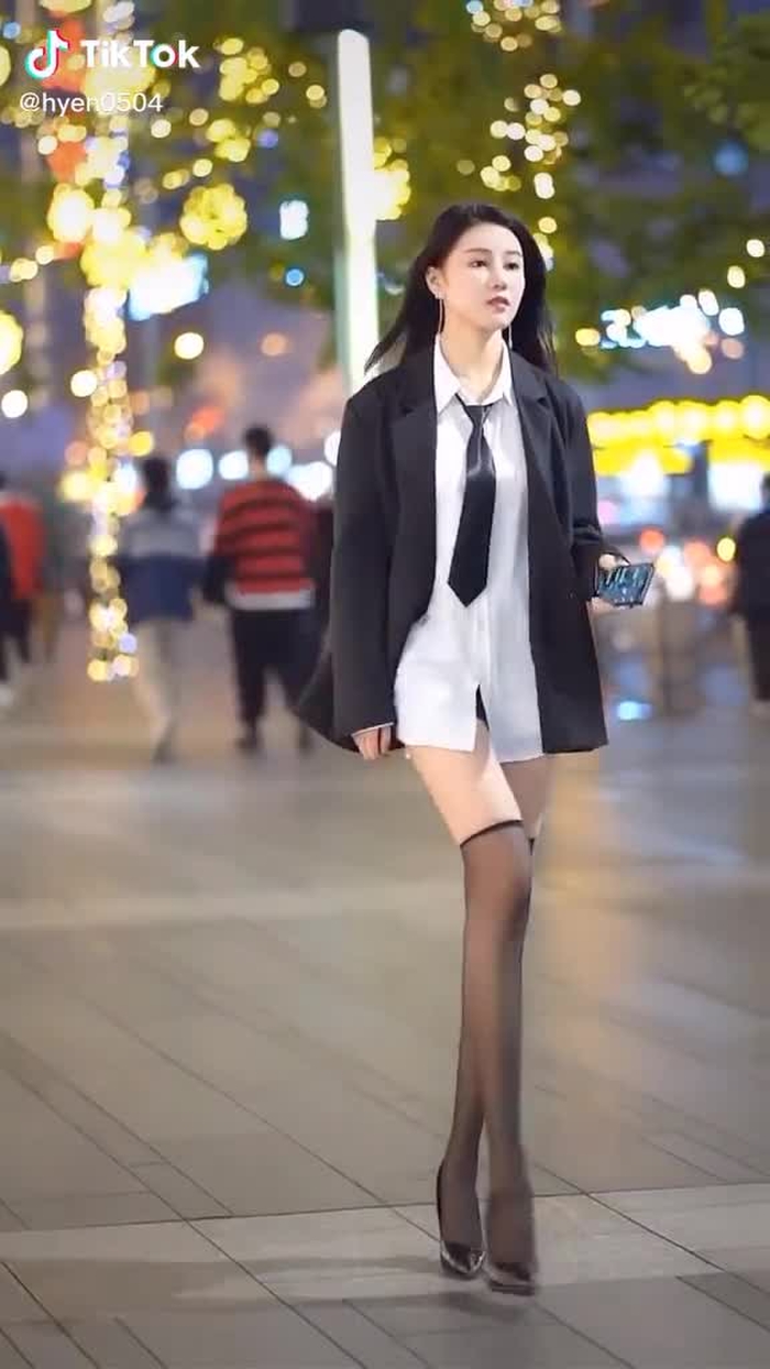 麻烦你尊重我一下 叫我一声单身贵族 单身狗是什么鬼🐱 #fypシ #chinastreetstyle #chinesestreetfashion #style #chinafashion #gaixinh #fashion #prettygirl #streetstyle #streetwear