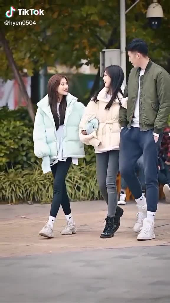 这小姐姐是什么神仙操作？#fypシ #chinesestreetfashion #chinastreetstyle #style #couple #chinafashion #gaixinh #fashion #prettygirl #streetstyle #streetwear