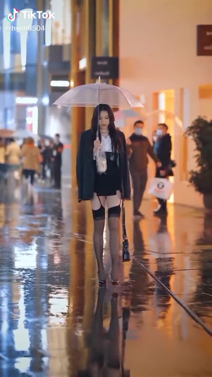 很佩服女孩子的“勇气” #fypシ #chinesestreetfashion #chinastreetstyle #gaixinh #streetstyle #prettygirl #streetwear #chinafashion #fashion #style