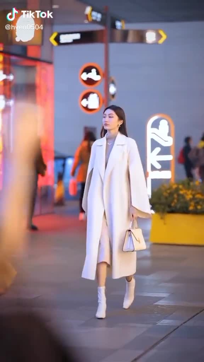 就是喜欢这个气质 #fypシ #chinesestreetfashion #chinastreetstyle #gaixinh #streetstyle #prettygirl #streetwear #chinafashion