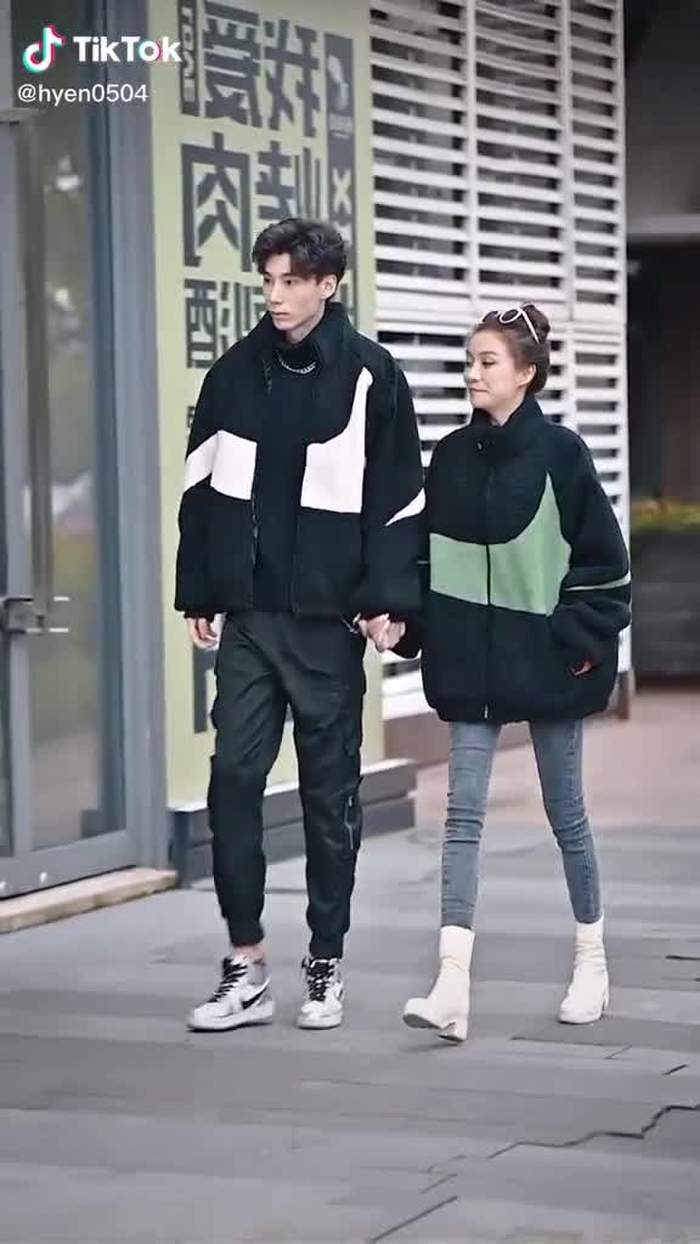 这波撞衫，男朋友是什么神仙操作？#fypシ #chinesestreetfashion #chinastreetstyle #gaixinh #streetstyle #prettygirl #couple