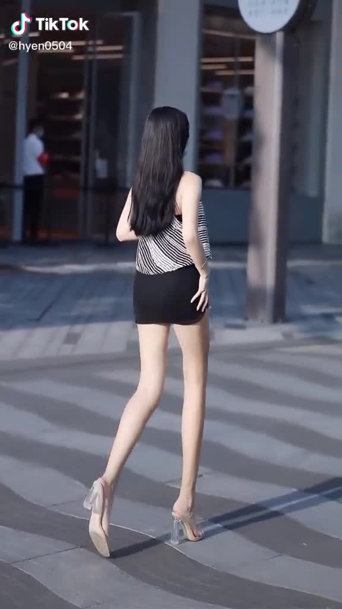 女生看腿男生学穿搭  #fypシ #chinesestreetfashion #chinastreetstyle #gaixinh #streetstyle #prettygirl
