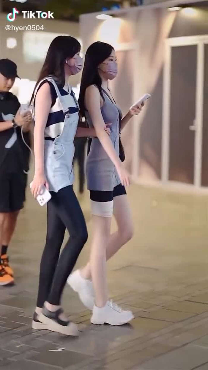 女人叫闺蜜 男人叫哥们 来干一杯 #chinesestreetfashion #gaixinh #chinastreetstyle