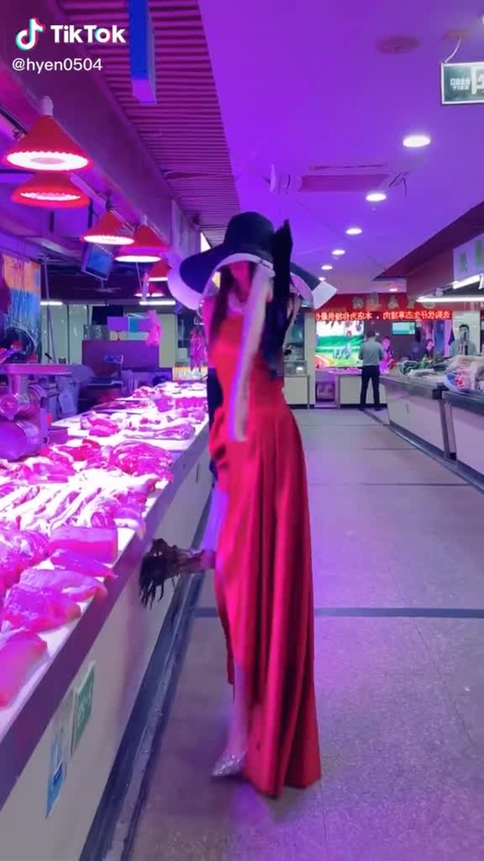 今天的猪肉还不错 #fypシ #prettygirl #chinesestreetfashion #streetfashion #chinastreetstyle #streetstyle #streetwear #fashion #style