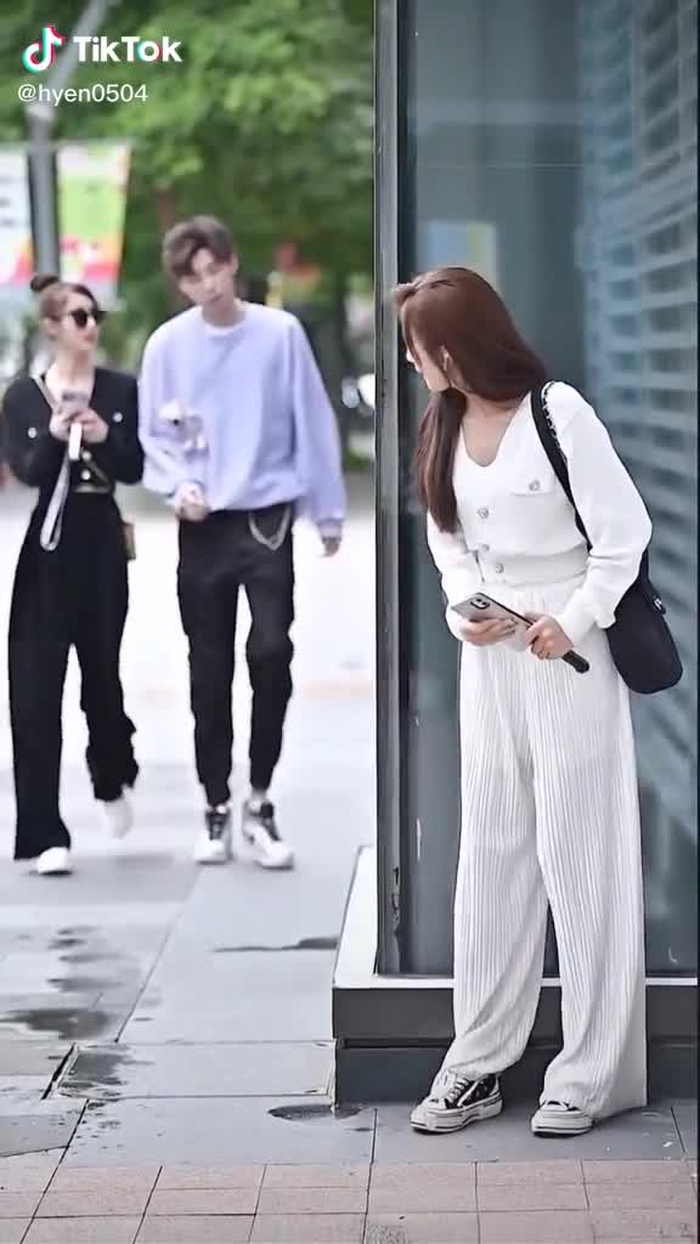 Reply to @ktw232496 闺蜜帮忙考验男朋友，你们觉得合格吗？#fypシ #chinesestreetfashion #chinastreetstyle #streetfashion #fashion #style #streetstyle #streetwear