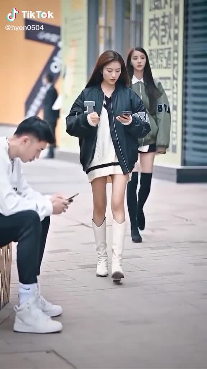 这小姐姐是什么神仙操作？#fypシ #chinesestreetfashion #chinastreetstyle #prettygirl #gaixinh #foryou