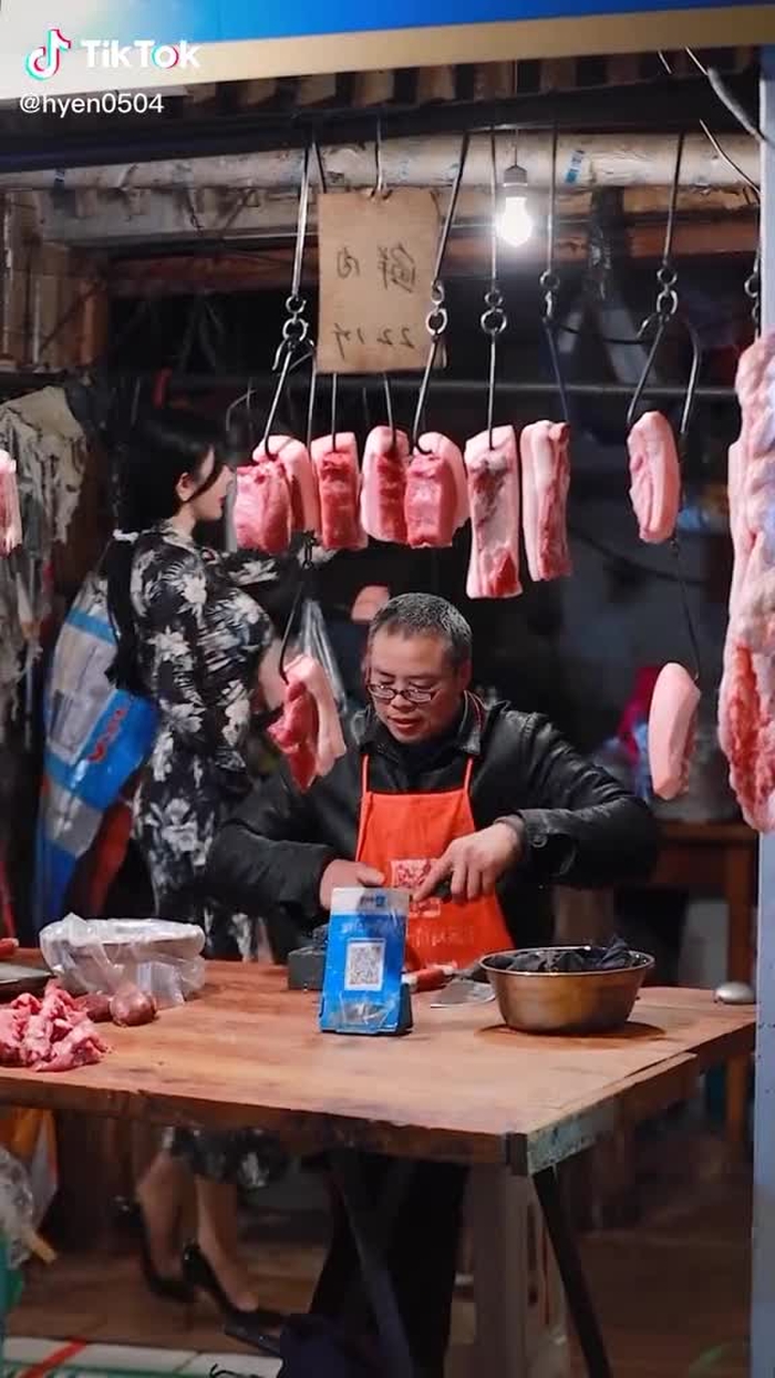自从买了猪肉老板把店都送我了#旗袍美人  #chinesestreetfashion #chinastreetstyle #gaixinh #fypシ #douyin