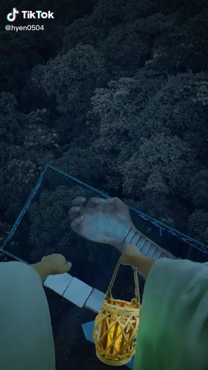 我对着月亮许愿：希望我爱的人 百事无忌 平安喜乐 万事胜意 身体健康#中秋文案 #旅行大玩家 #我们一起看月亮爬上来  #scenery #fypシ #douyin