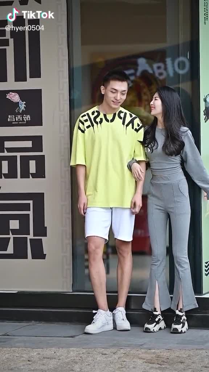 兄弟，再也不能牵她的手了？#fypシ #chinesestreetfashion #chinastreetstyle #streetfashion #couple #douyin