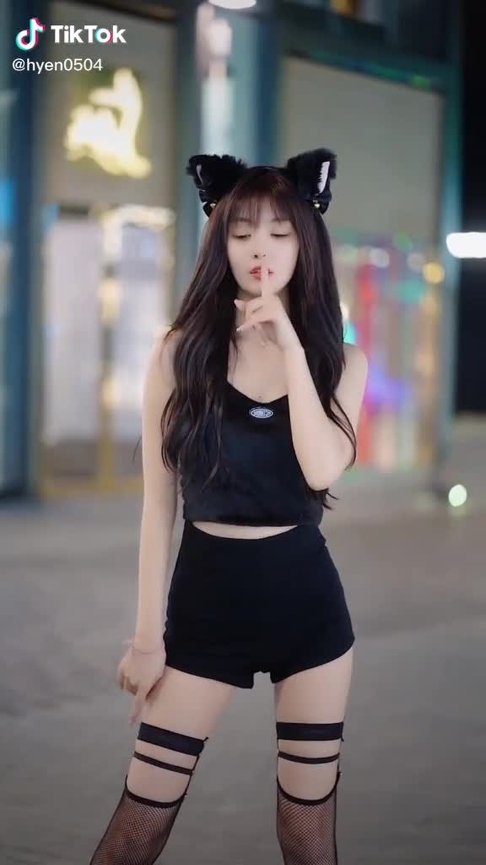 晚上好！刘总赵总孙总周总王总李总吴总陈总沈总杨总朱总徐总何总张总严总魏总马总林总钱总郑总，点个赞呗！  #fypシ #girl #gaixinh #chinesestreetfashion #streetfashion #chinastreetstyle #fashion #style