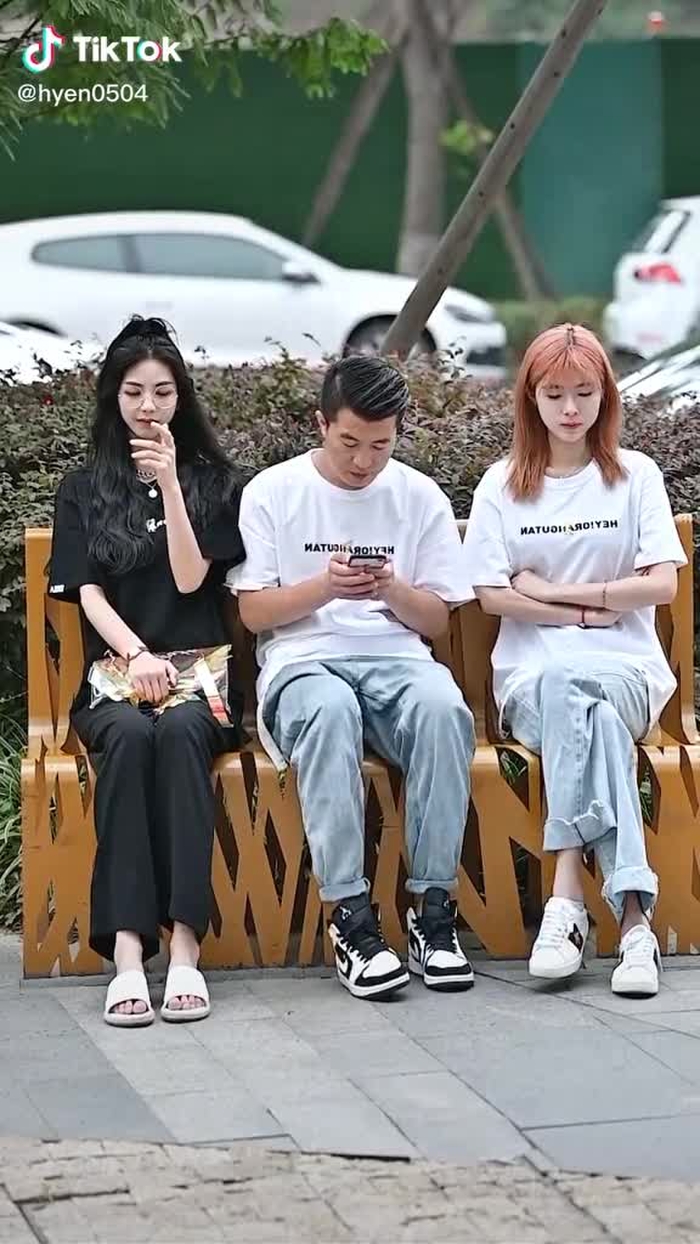 这就是女神不为人知的另一面？ #fypシ #girl #gaixinh #chinesestreetfashion #streetfashion #chinastreetstyle #fashion #style #streetwear