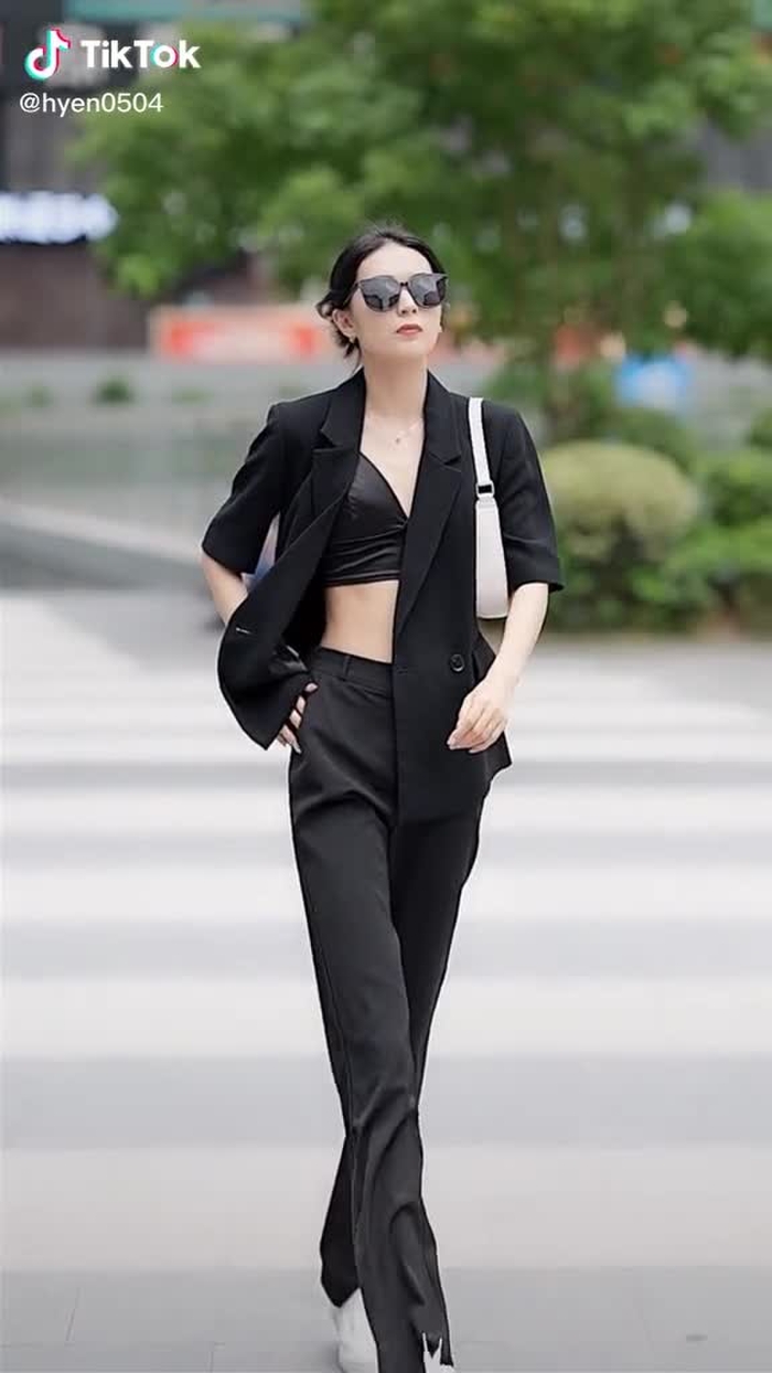 长沙时尚穿搭街拍 #fypシ #girl #gaixinh #chinesestreetfashion #streetfashion #chinastreetstyle #style #fashion #streetwear