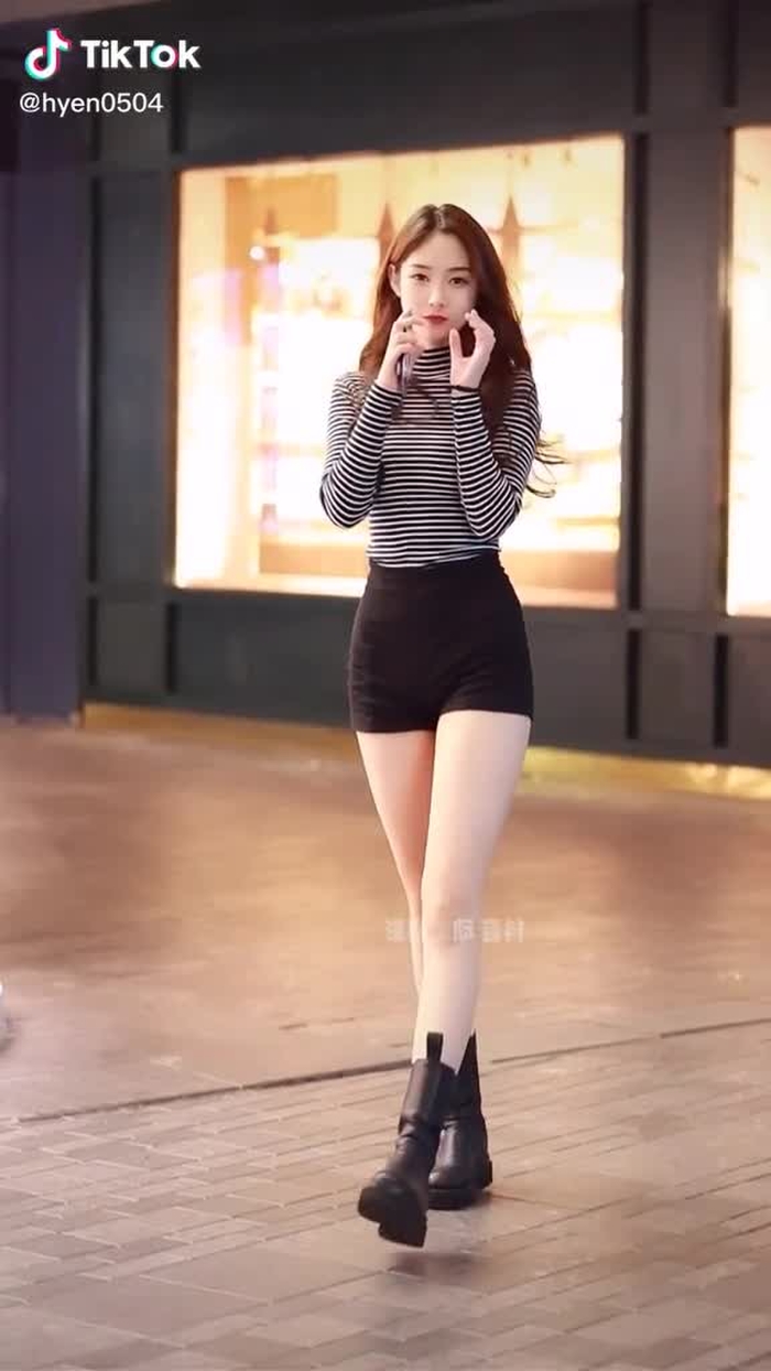 姑娘一直这么活泼啊 #fypシ #girl #gaixinh #chinesestreetfashion #streetfashion #chinastreetstyle #style #fashion #streetwear