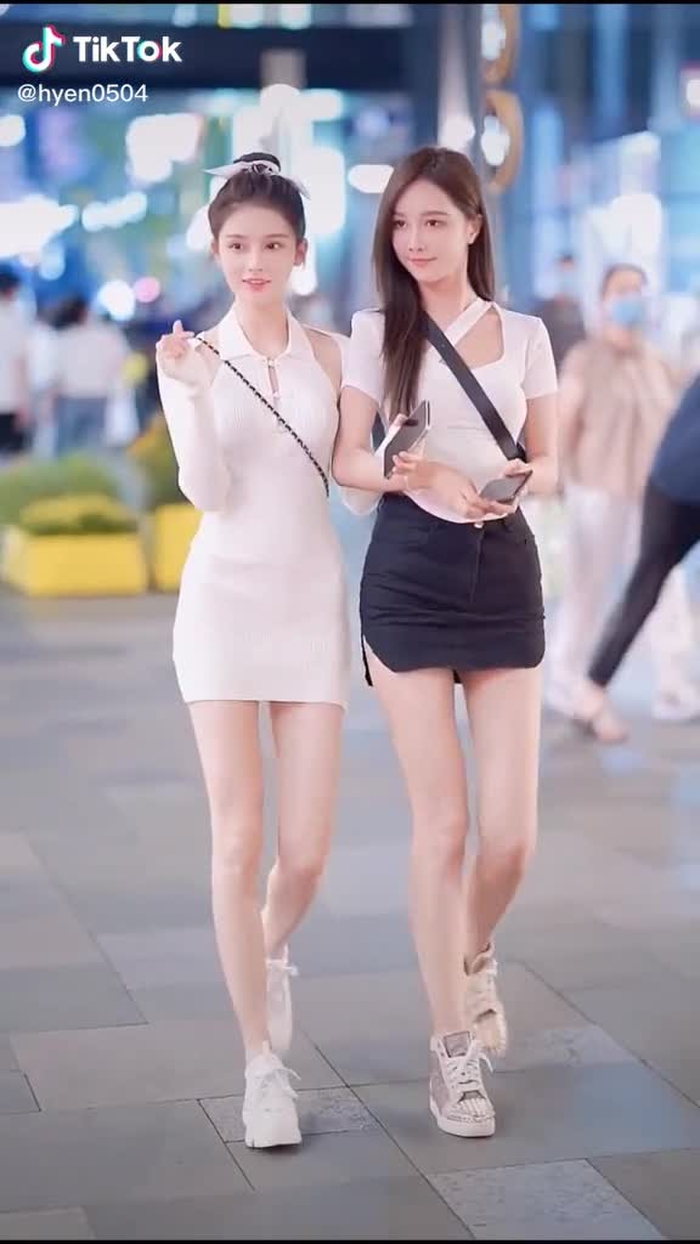 这样的气场，小姐姐一定是职业模特～#fypシ #girl #gaixinh #chinesestreetfashion #streetfashion #chinastreetstyle #style #fashion #streetwear