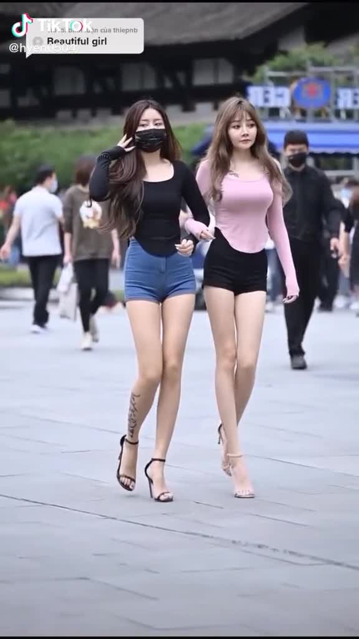 Trả lời @thiepnb 时尚的成都，川妹子绝对是条靓丽的风景线 #fypシ #prettygirl #chinesestreetfashion #chinastreetstyle #streetfashion #fashion #streetstyle #style #streetwear
